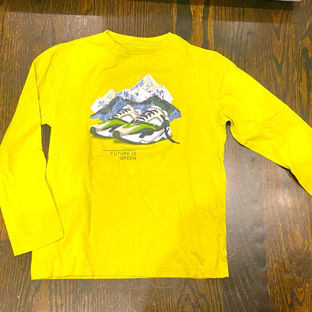 Nukutavake long sleeve Size 8 tshirt. Worn just 2 times.